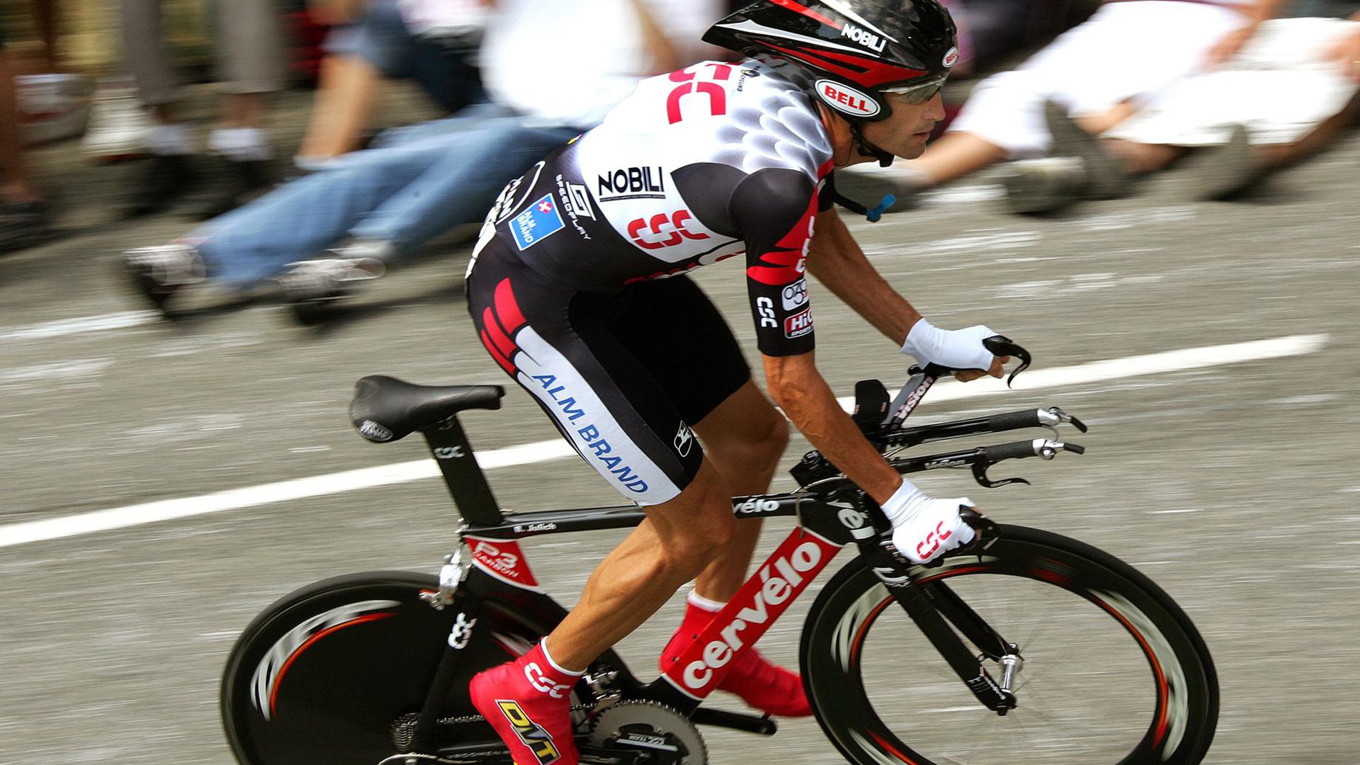 全国羽毛球锦标赛圆满落幕 新锐选手强势夺冠