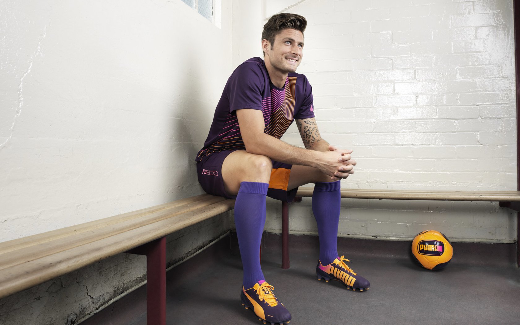 转会市场风云再起，豪门争抢新星，天价合约重塑足坛格局