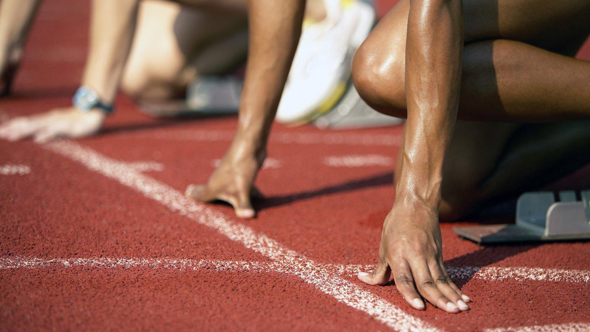 8场9球！40岁C罗再创神迹领跑射手榜，马内盛赞，他的饥饿感独一无二