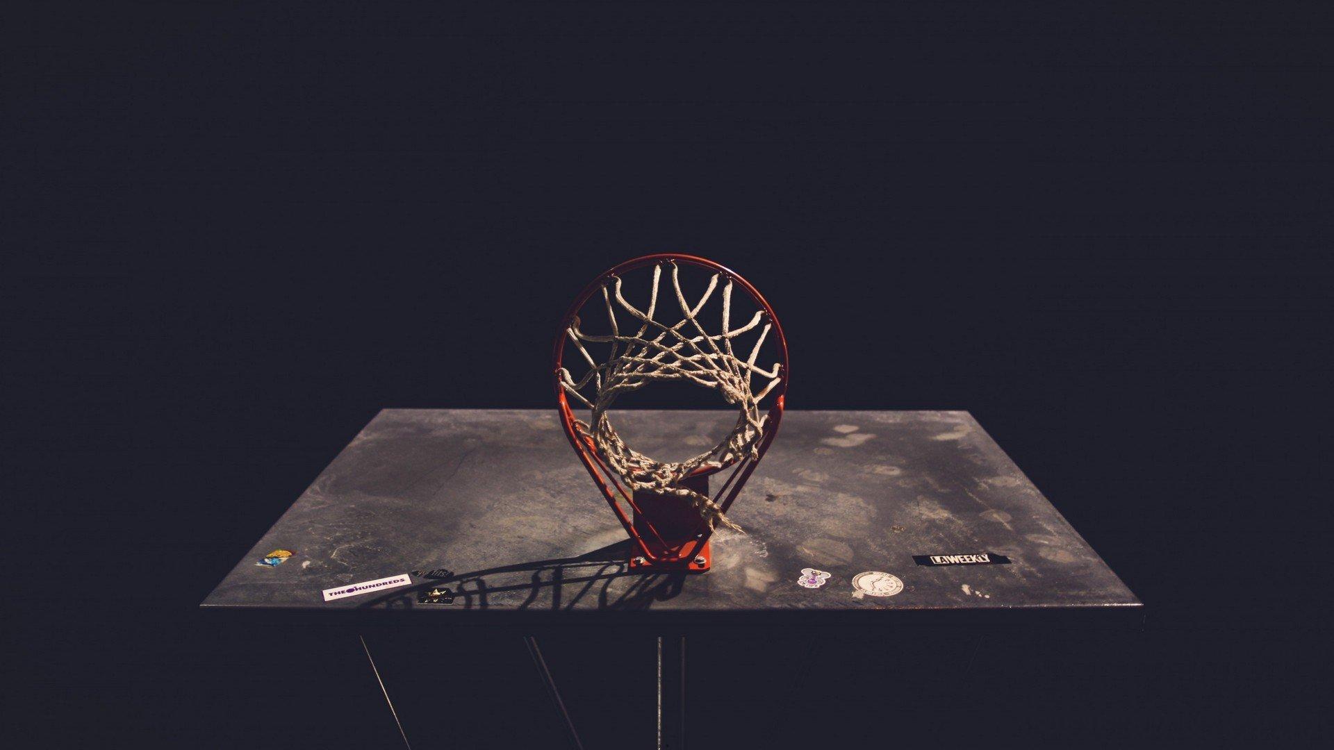 欧联杯赛前突发争议，斯拉维亚要求移除热刺主场彩虹旗，足球包容性议题再引关注